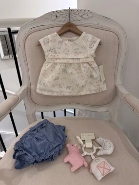 12 Mth Max Studio Ivory Floral Baby Top & Ruffled Chambray Bloomers & Soft Toys